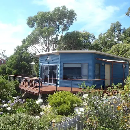 Larus Waterfront Cottage White Beach Room photo