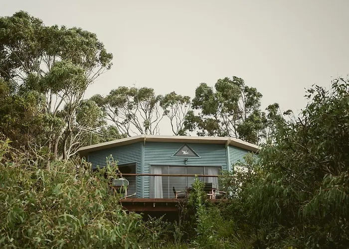 Larus Waterfront Cottage