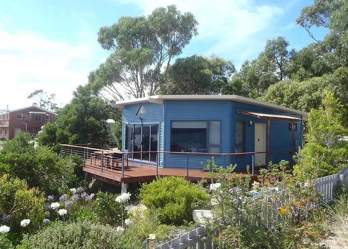 Larus Waterfront Cottage