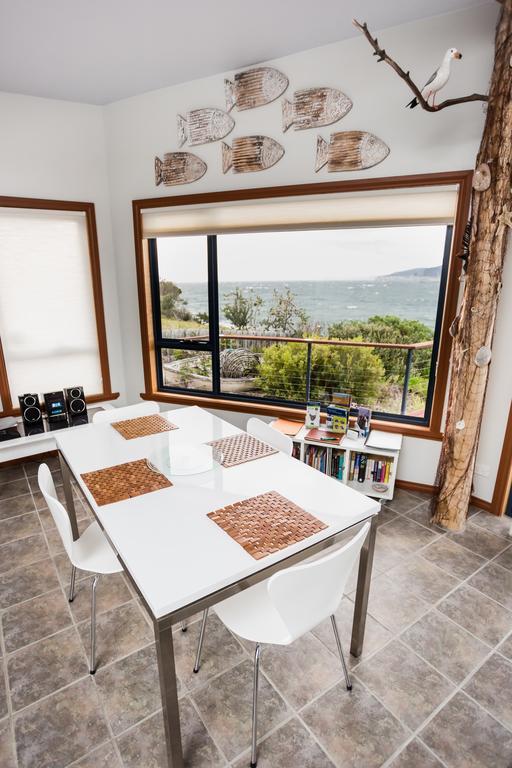 Larus Waterfront Holiday home White Beach